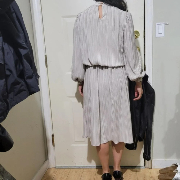 ❤️ 3 for $35 VINTAGE Daniel marshall champagne long sleeve pleat flowy dress S - Picture 11 of 14